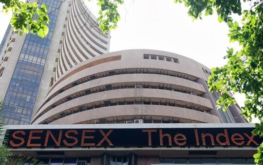 Trade setup for Dec 16: Can bulls rescue Nifty50? Check out key market cues ahead of Thursday's session