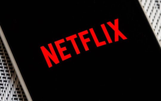 Twitter Reacts With Hilarious Memes After Netflix Slashed Its Prices By 60 Percent
